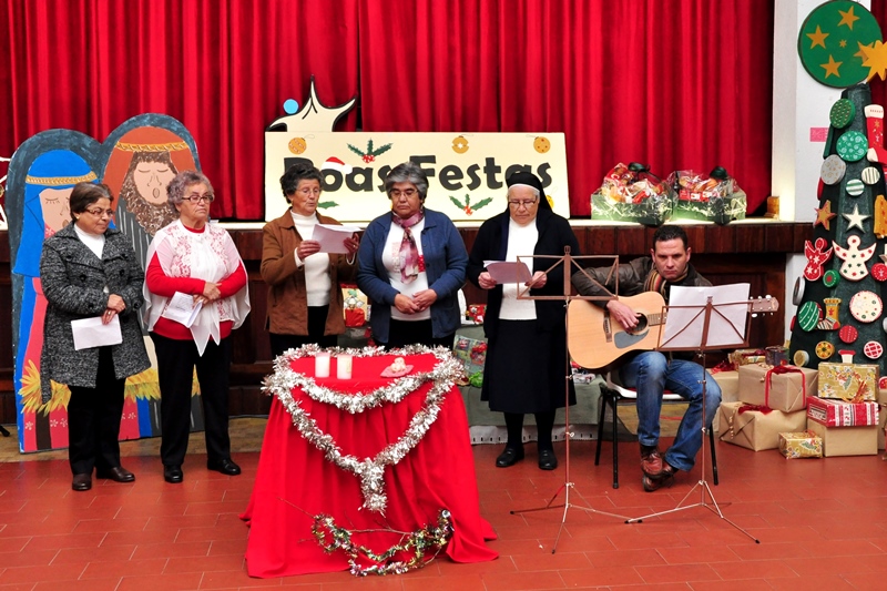 377_19965-2014-12-15-fotografia-da-universidade-senior-festa-de-natal-com-grande-alegria-e-animacao-