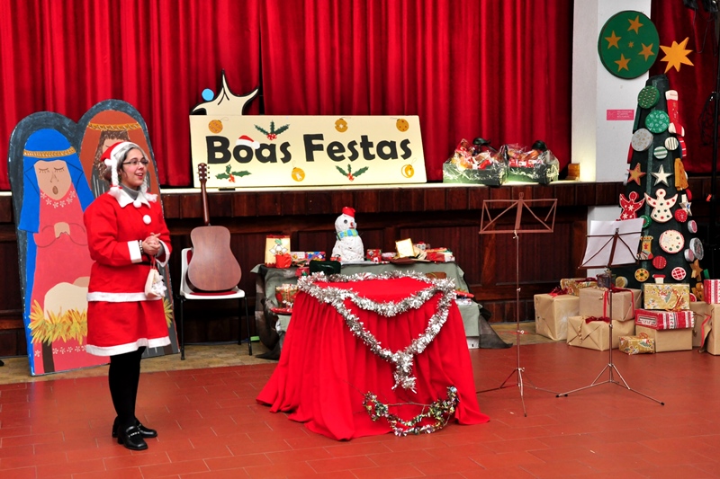 377_19967-2014-12-15-fotografia-da-universidade-senior-festa-de-natal-com-grande-alegria-e-animacao-
