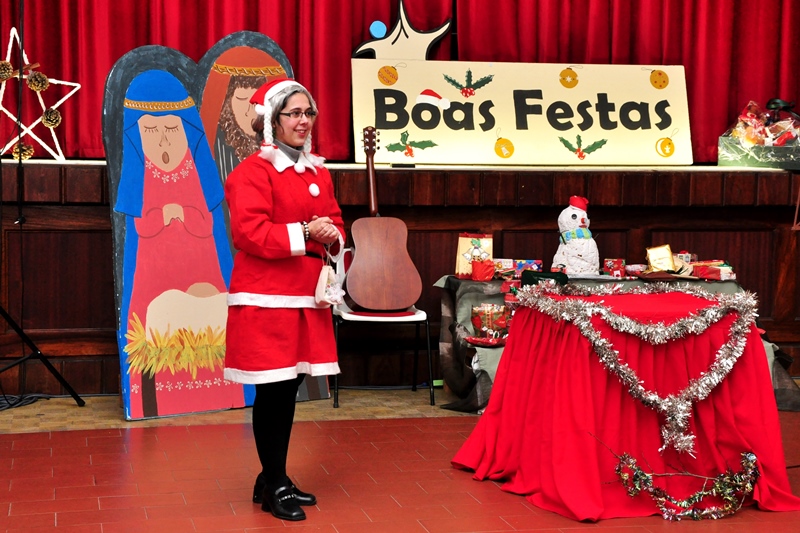377_19968-2014-12-15-fotografia-da-universidade-senior-festa-de-natal-com-grande-alegria-e-animacao-