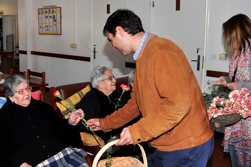 395_21606-2015-03-10-fotografia-camara-municipal-de-monforte-homenageia-mulheres-105