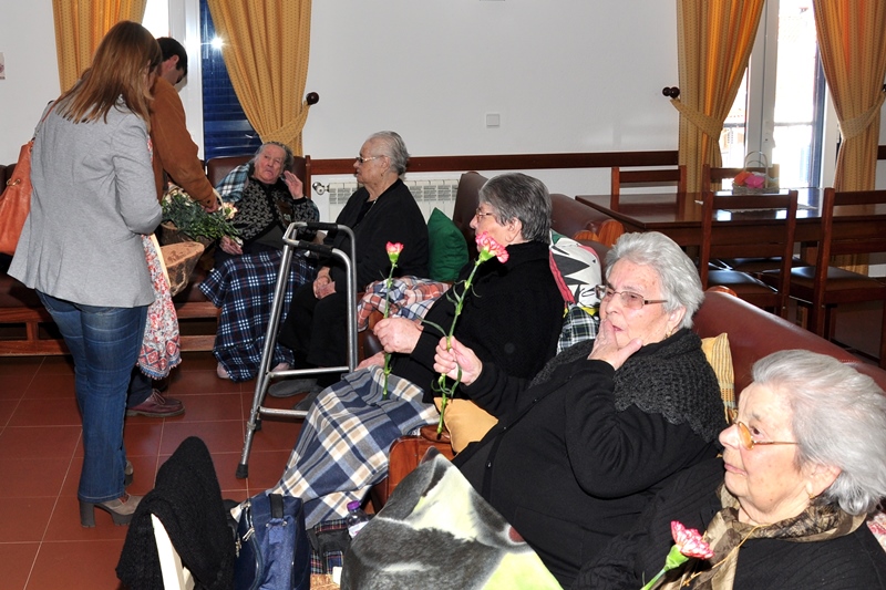 395_21607-2015-03-10-fotografia-camara-municipal-de-monforte-homenageia-mulheres-106
