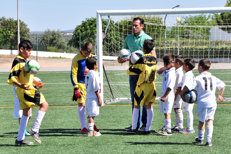 470_24092-2015-05-26-fotografia-agir-monforte-sensibiliza-com-futebol-114