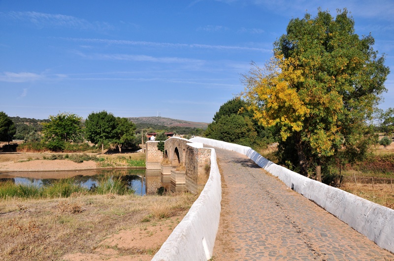 551_26447-2015-09-29-fotografia-municipio-de-monforte-leva-a-descobrir-marcas-do-seu-patrimonio-indu