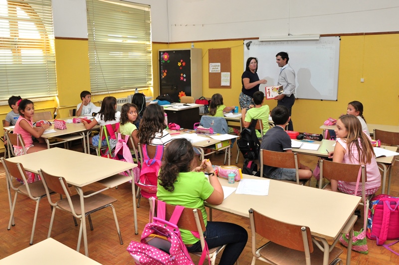 553_26502-2015-10-01-fotografia-camara-municipal-entrega-manuais-escolares-a-criancas-do-1-ciclo-118