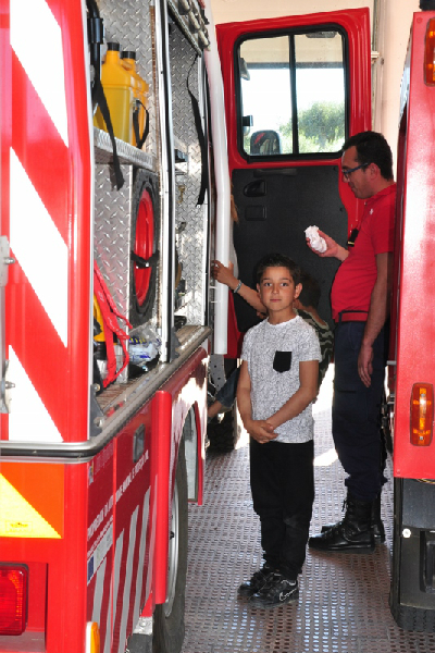 954_44962-2017-04-03-foto-visita-ao-quartel-dos-bombeiros-102-800x533-1