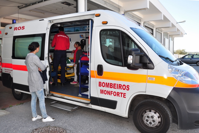 954_44965-2017-04-03-foto-visita-ao-quartel-dos-bombeiros-105-800x533-1