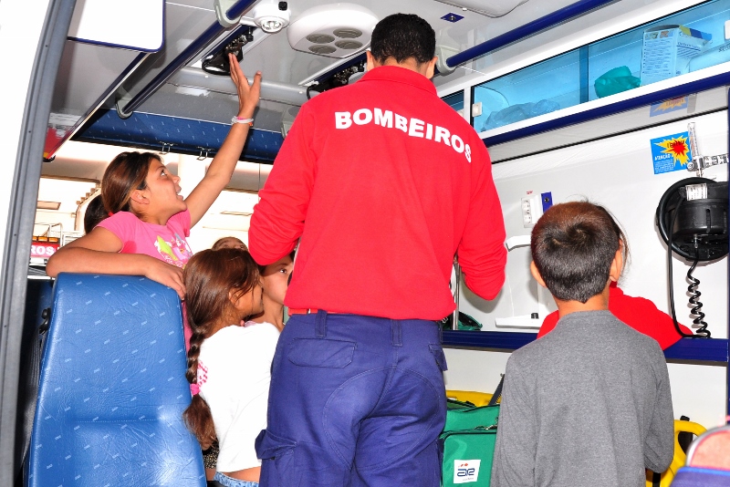 954_44966-2017-04-03-foto-visita-ao-quartel-dos-bombeiros-106-800x534-1