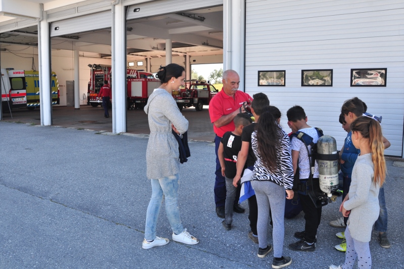 954_44973-2017-04-03-foto-visita-ao-quartel-dos-bombeiros-113-800x533-1