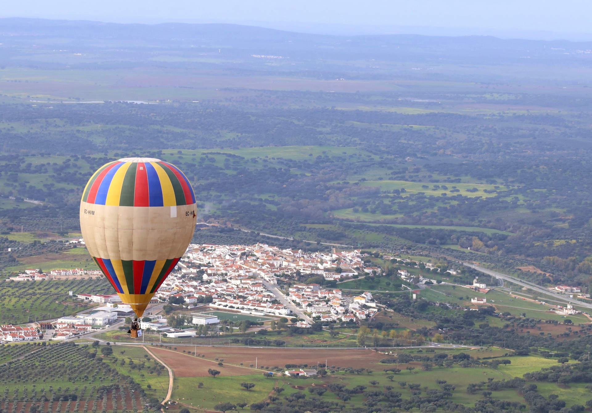 2023-11-13-baloes-de-ar-quente-cobrem-ceu-de-monforte (1) (1920x1339)