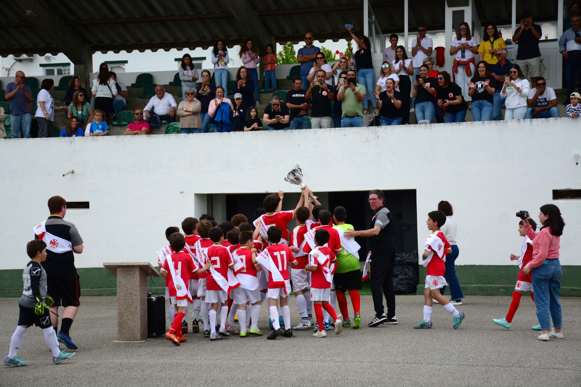 2024-05-07-foto-futebol-clube-monfortense-campeao-distrital-sub-12-(100) (Fotos)