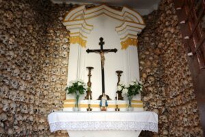 Capela dos Ossos - Altar