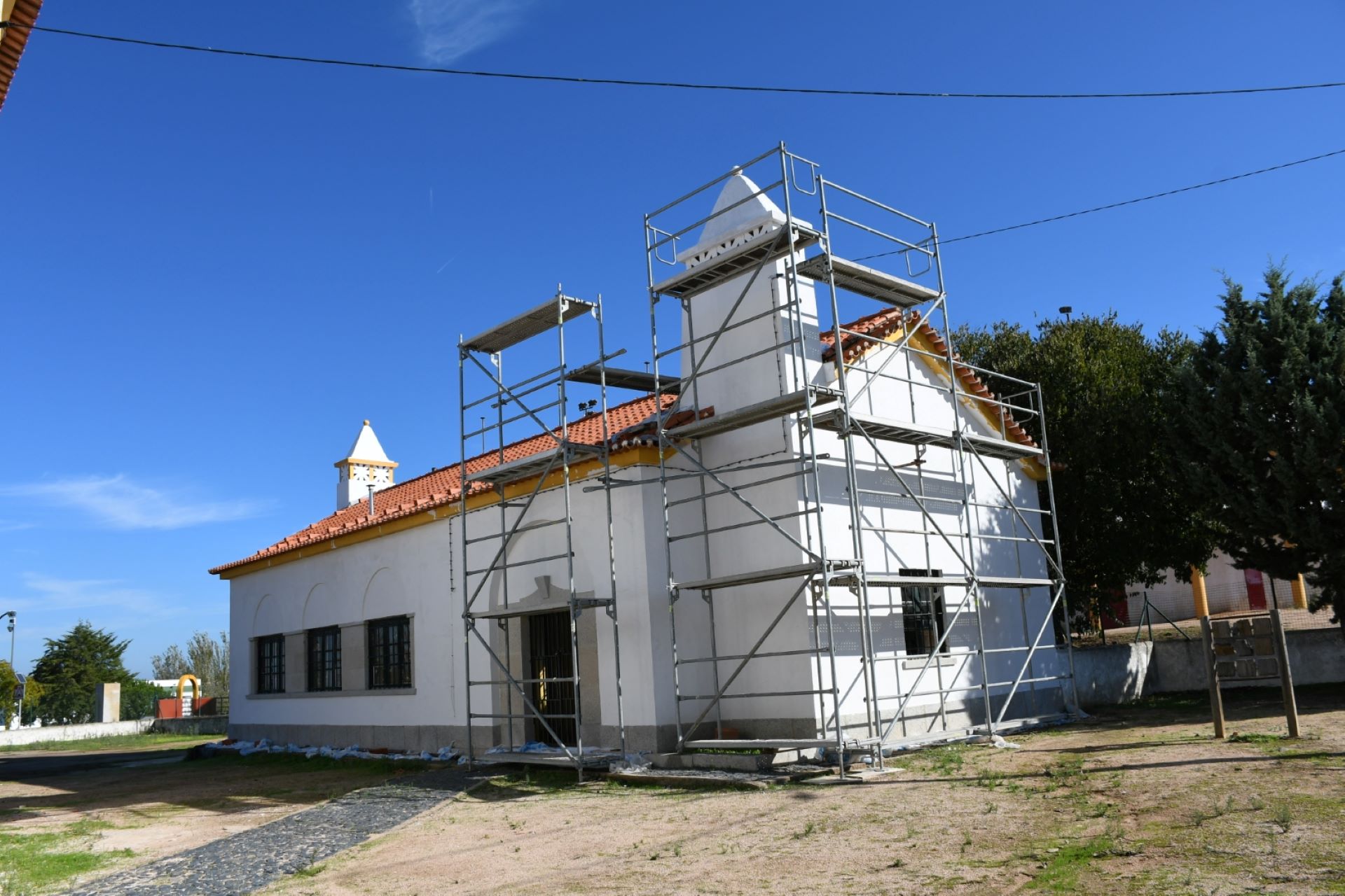 PROGRAMA DE ACESSIBILIDADES 360 ˚ – REQUALIFICAÇÃO DA ANTIGA ESCOLA PRIMÁRIA DE MONFORT...