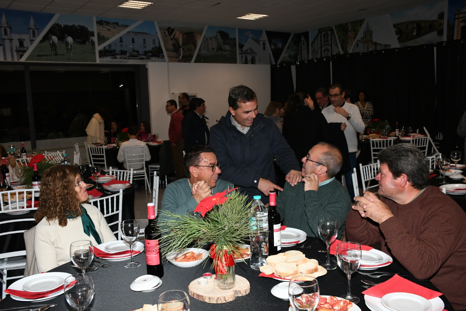 2024-12-26-foto-funcionarios-do-municipio-festejam-natal-juntos-(104)