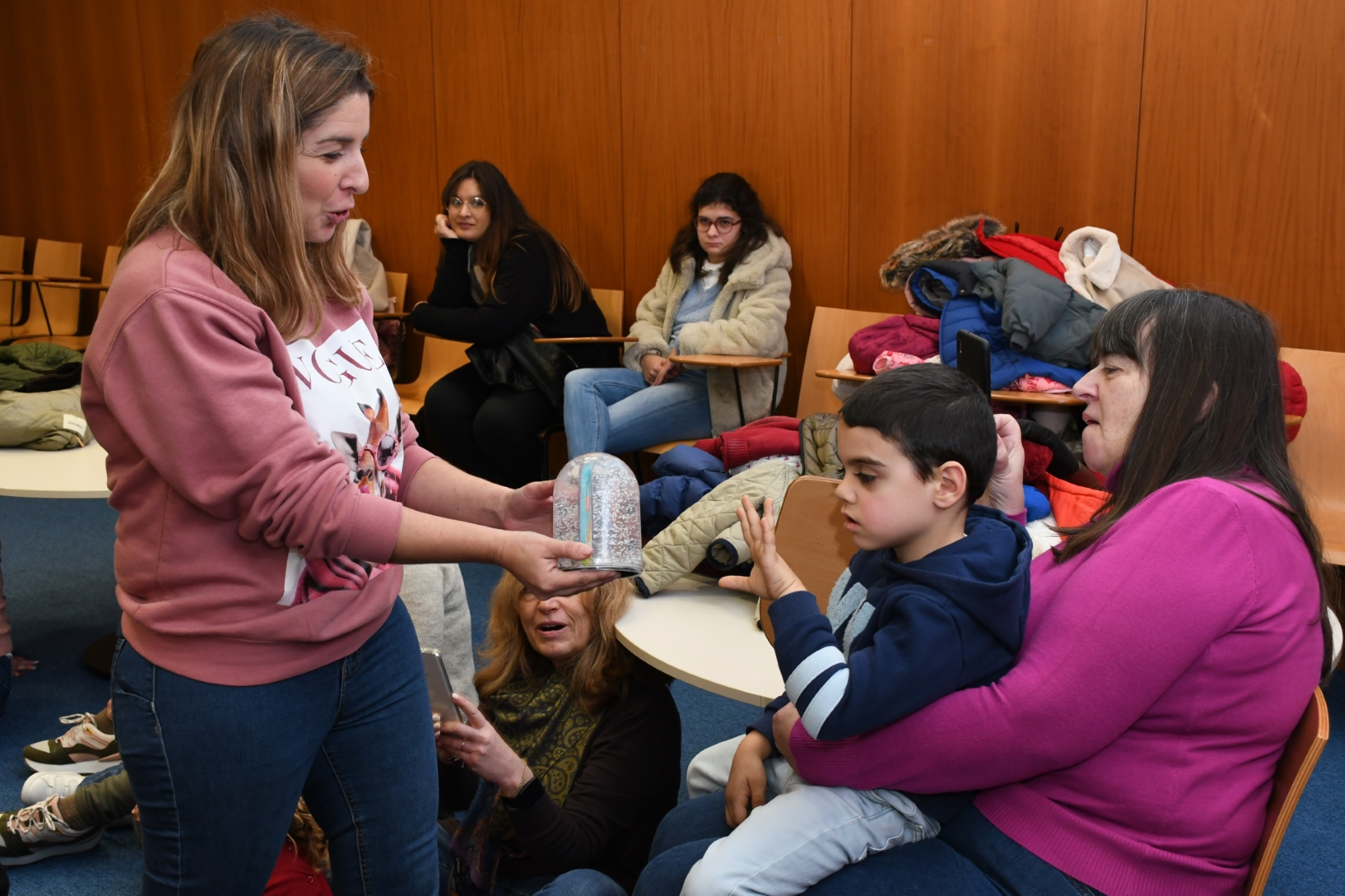 2025-01-14-foto-biblioteca-municipal-celebra-30-aniversario (137)