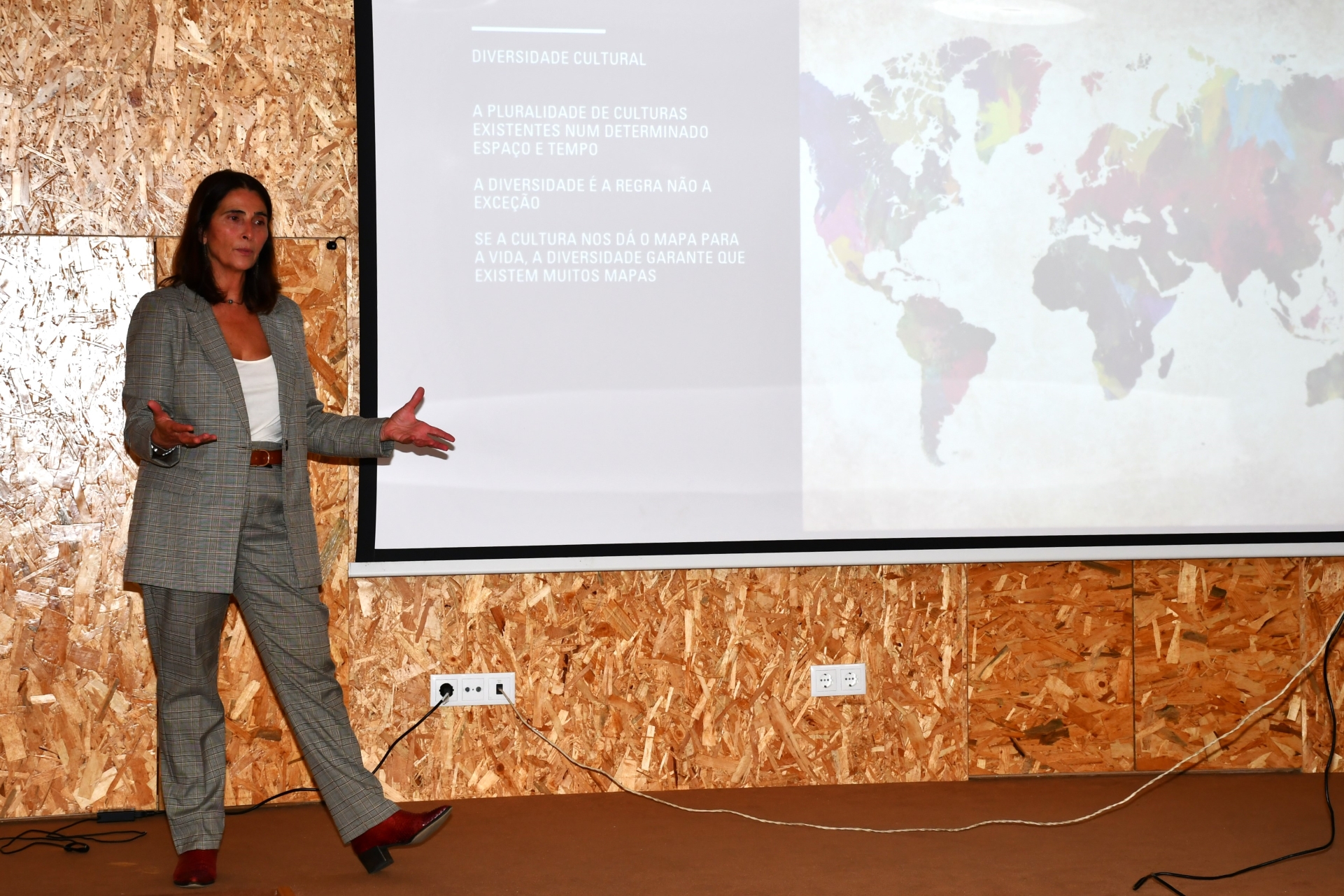 2025-10-28-foto-culturas-diferentes-caminhos-iguais-(110)