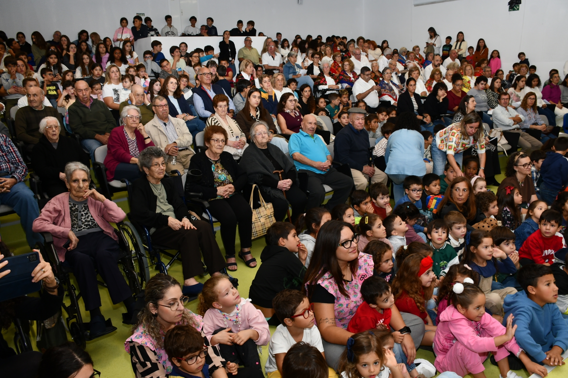 2025-10-29-foto-puzzles-sensibilizam-para-a-erradicacao-da-pobreza-e-igualdade-(106)