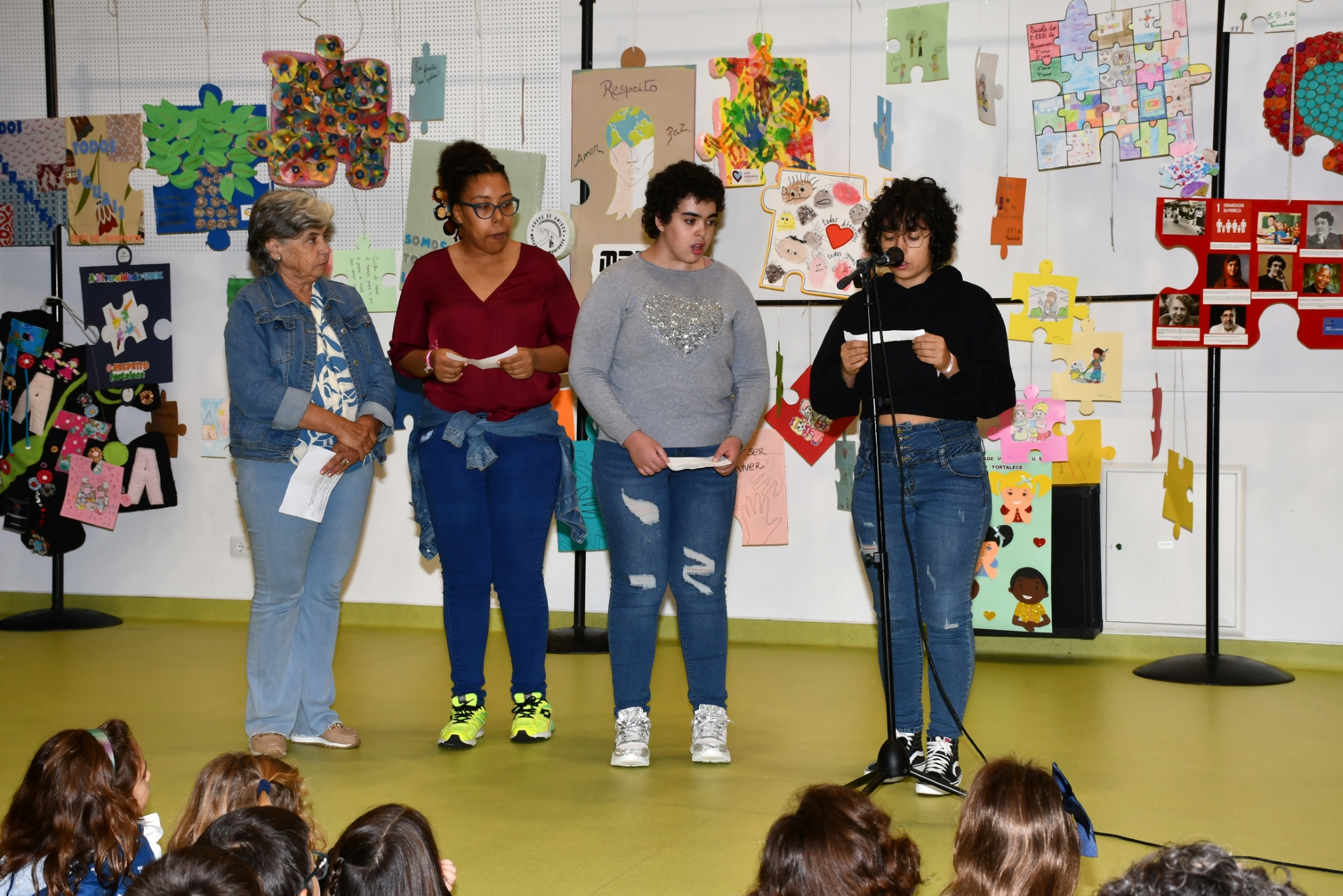 2025-10-29-foto-puzzles-sensibilizam-para-a-erradicacao-da-pobreza-e-igualdade-(119)