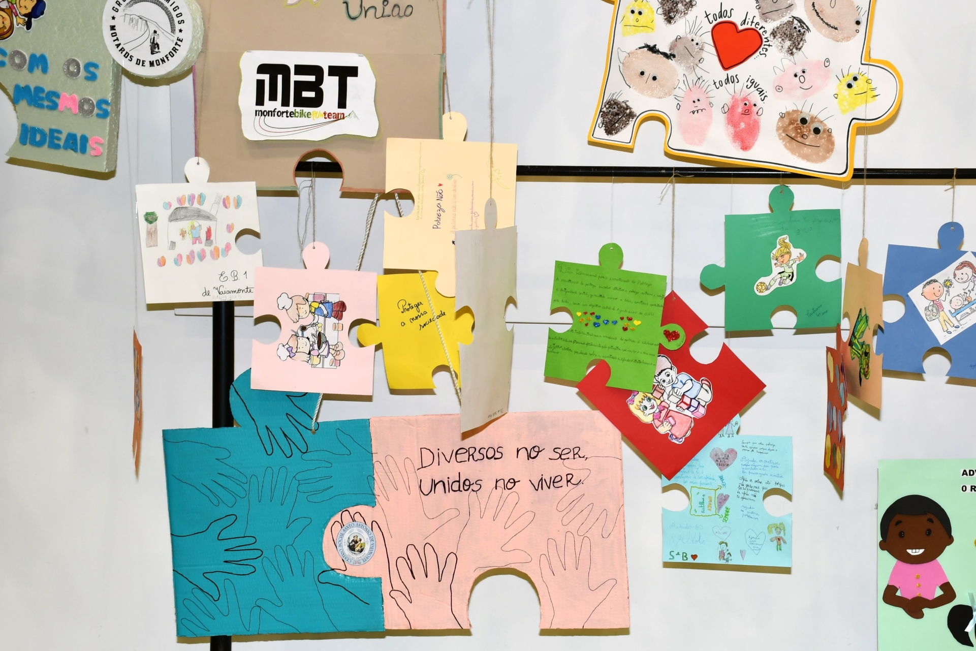 2025-10-29-foto-puzzles-sensibilizam-para-a-erradicacao-da-pobreza-e-igualdade-(163)