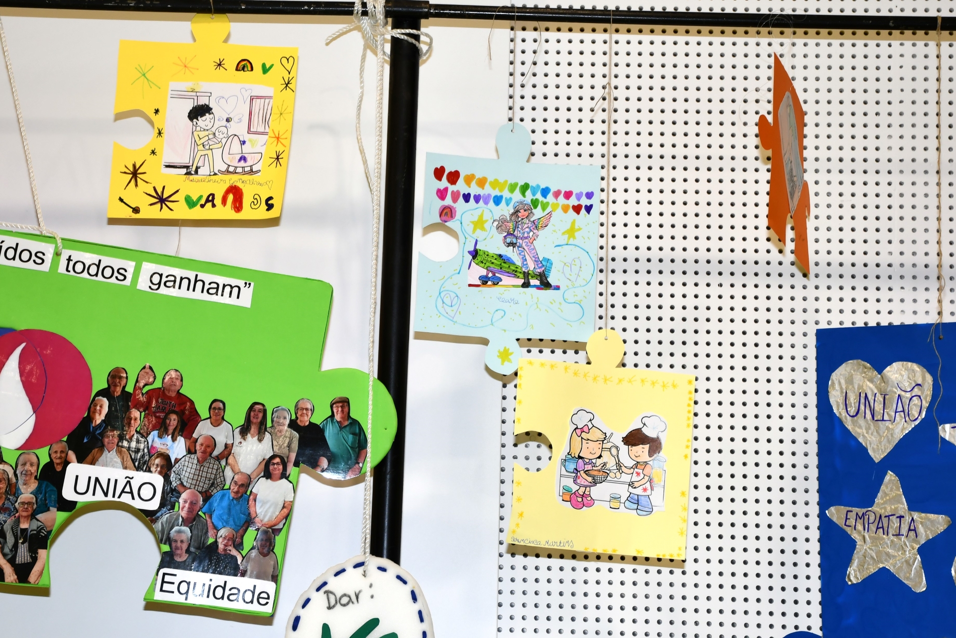 2025-10-29-foto-puzzles-sensibilizam-para-a-erradicacao-da-pobreza-e-igualdade-(171)