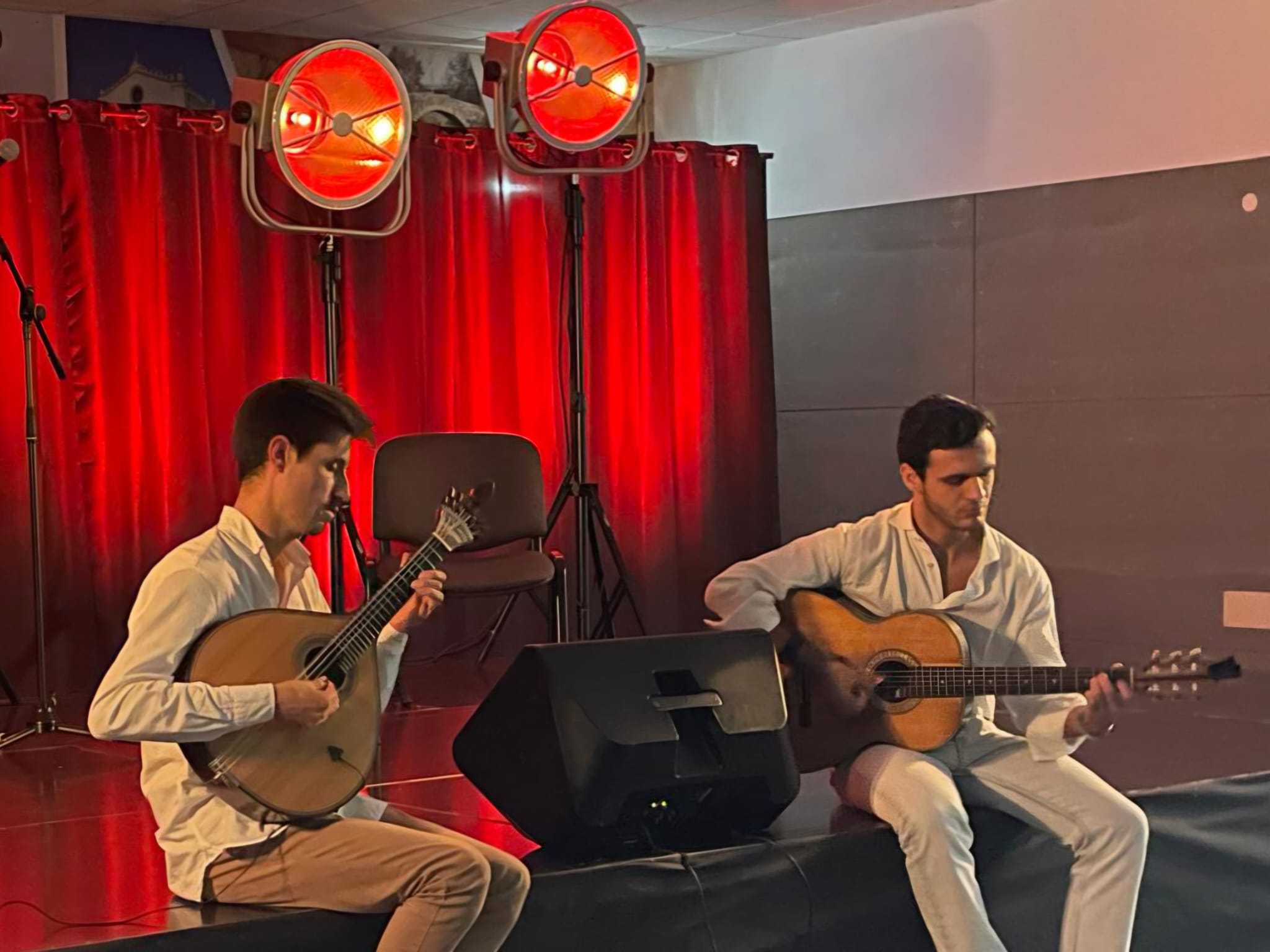 2025-11-17-foto-noticia-noite-de-fados-marcou-comemoracoes-dos-40-anos-dos-b-v-monforte-(108)