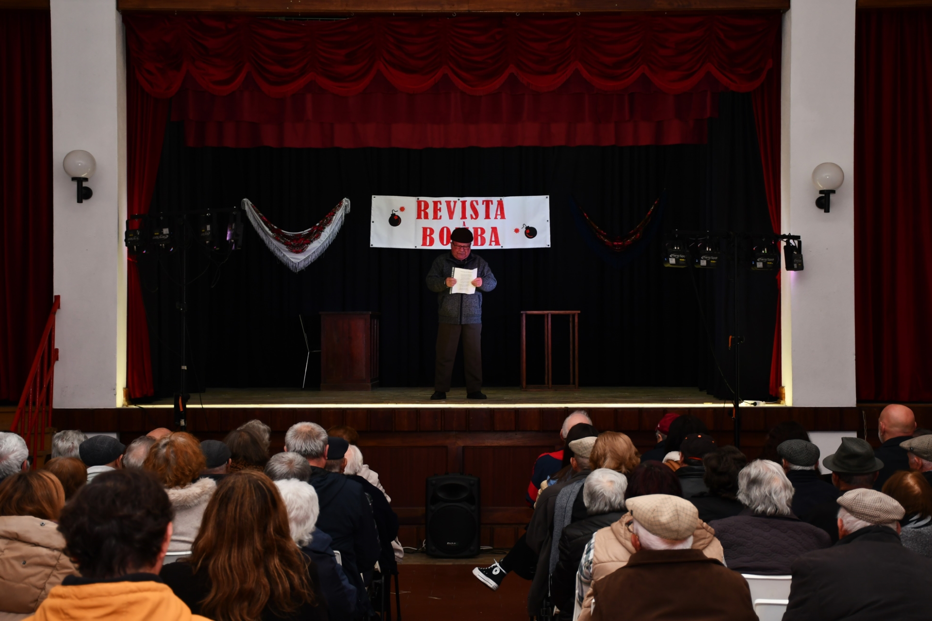 2025-11-26-foto-revista-a-bomba-regressou-ao-palco-(108)