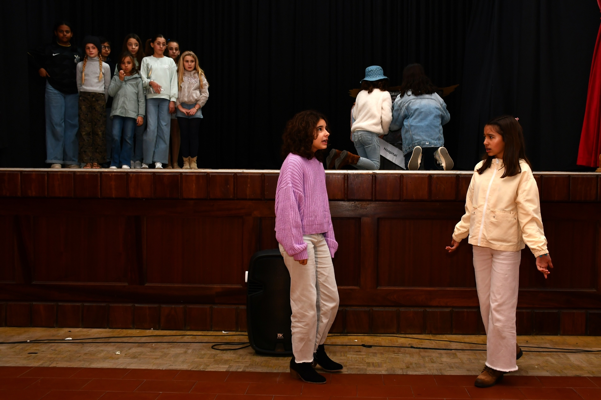 2025-12-11-foto-oficina-de-teatro-apresenta-projetos-finais-(115)