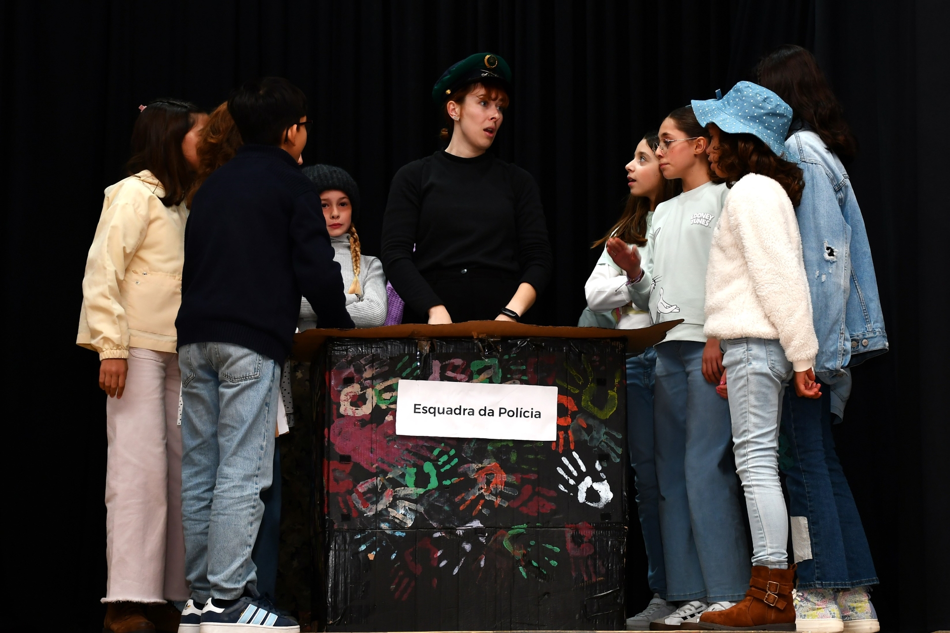 2025-12-11-foto-oficina-de-teatro-apresenta-projetos-finais-(121)