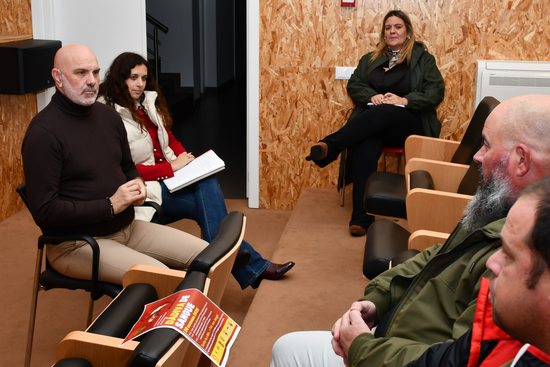 2025-12-19-foto-executivo-reune-com-associacoes-(102)