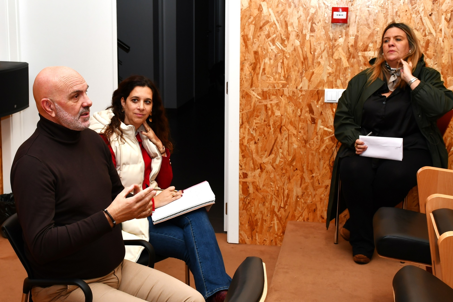 2025-12-19-foto-executivo-reune-com-associacoes-(103)