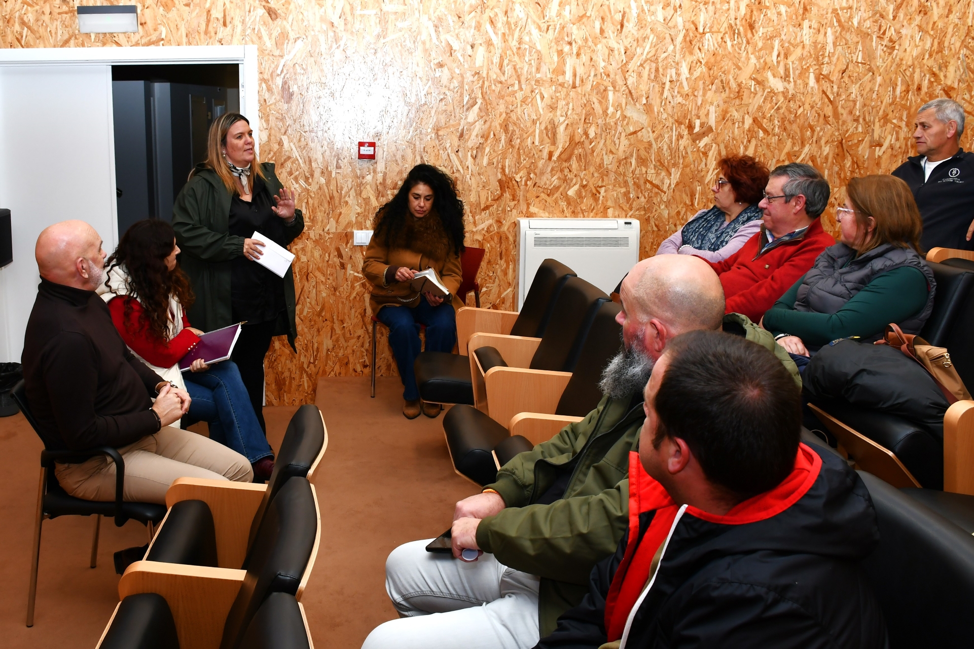 2025-12-19-foto-executivo-reune-com-associacoes-(104)