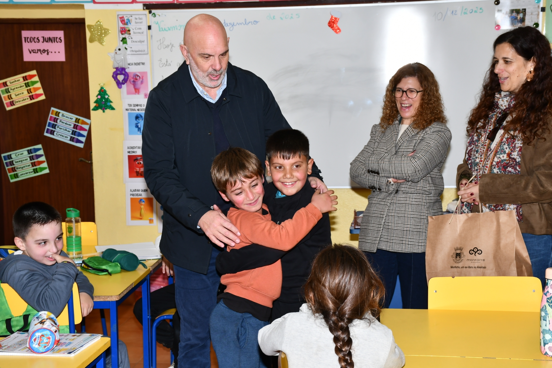 2025-12-2025-foto-municipio-oferece-chocolates-(117)