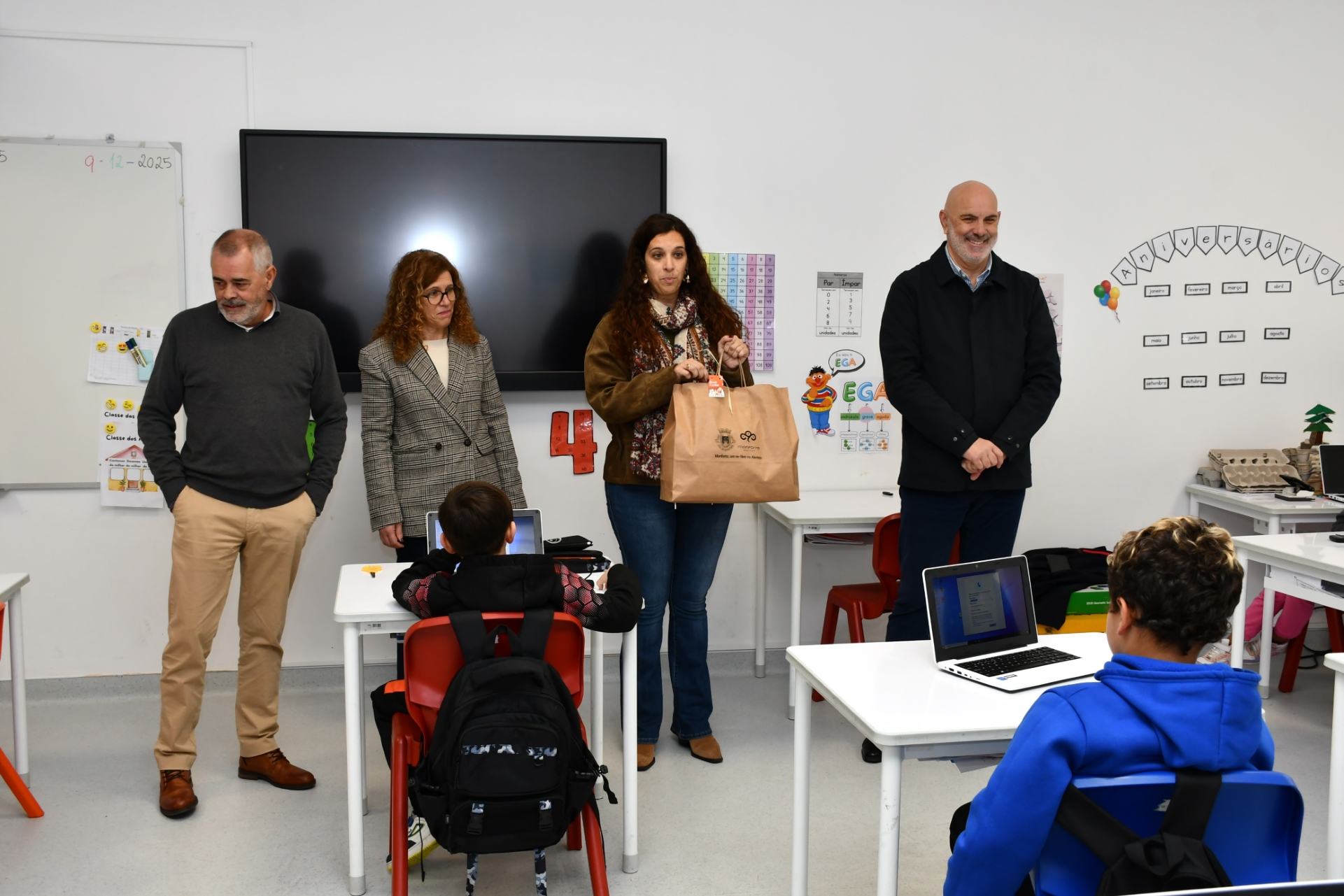 2025-12-2025-foto-municipio-oferece-chocolates-(133)