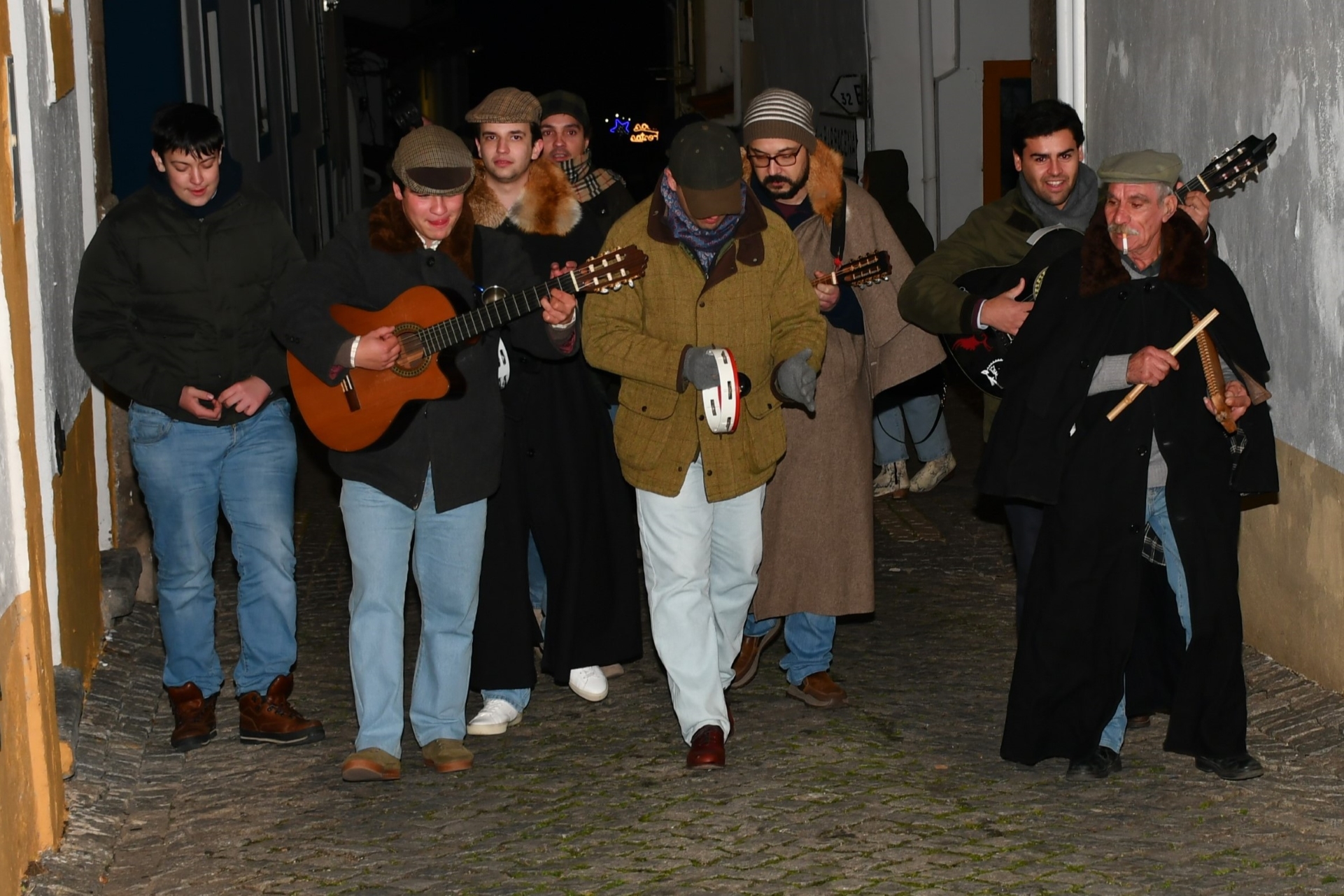 2026-01-07-foto-grupo-cumpre-a-tradicao-de-cantar-as-janeiras-(101)