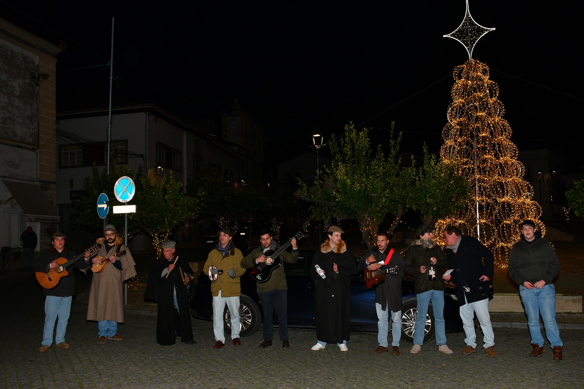 2026-01-07-foto-grupo-cumpre-a-tradicao-de-cantar-as-janeiras-(110)