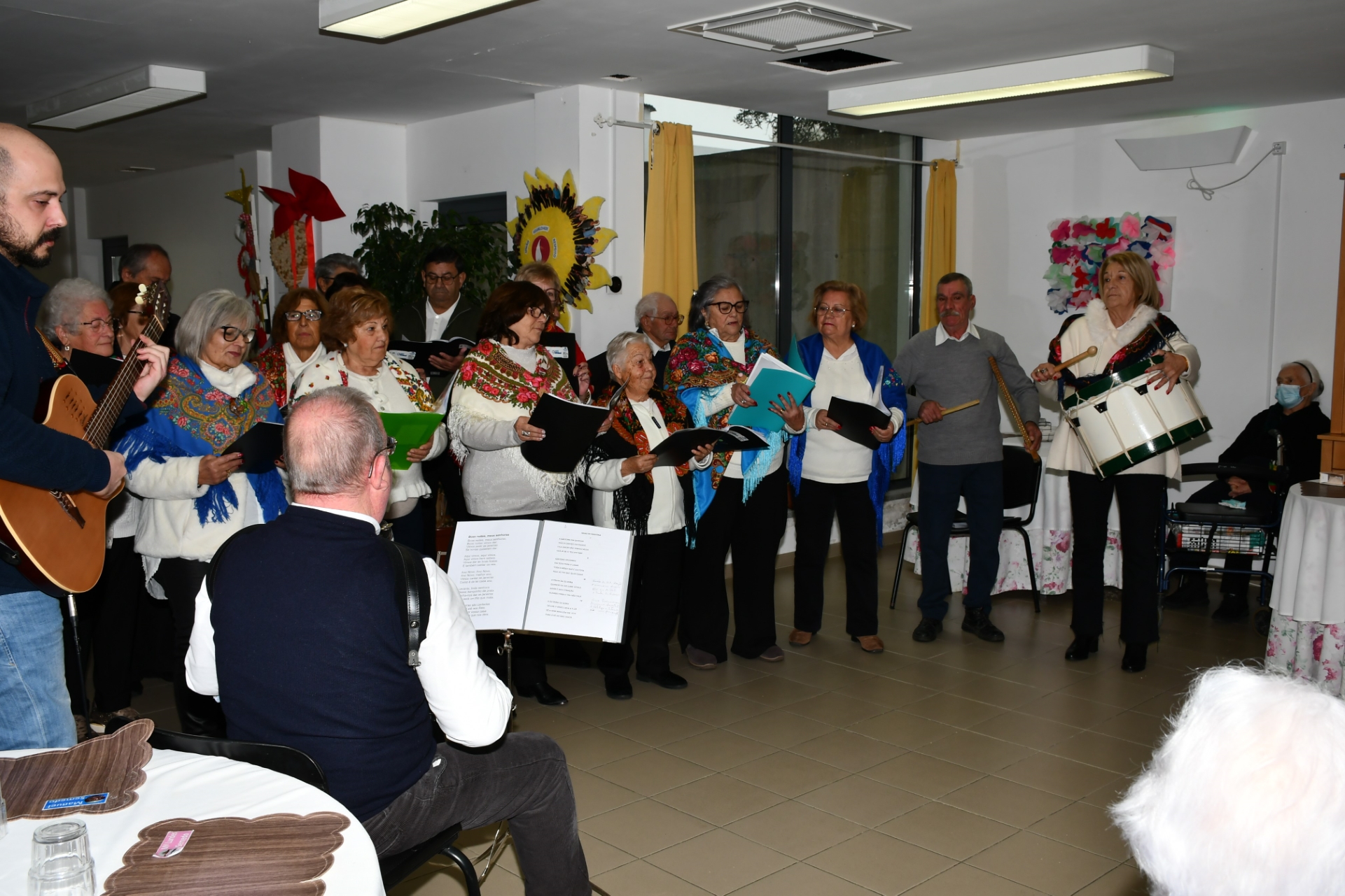 2026-01-09-foto-alunos-cantam-as-janeiras-(106)