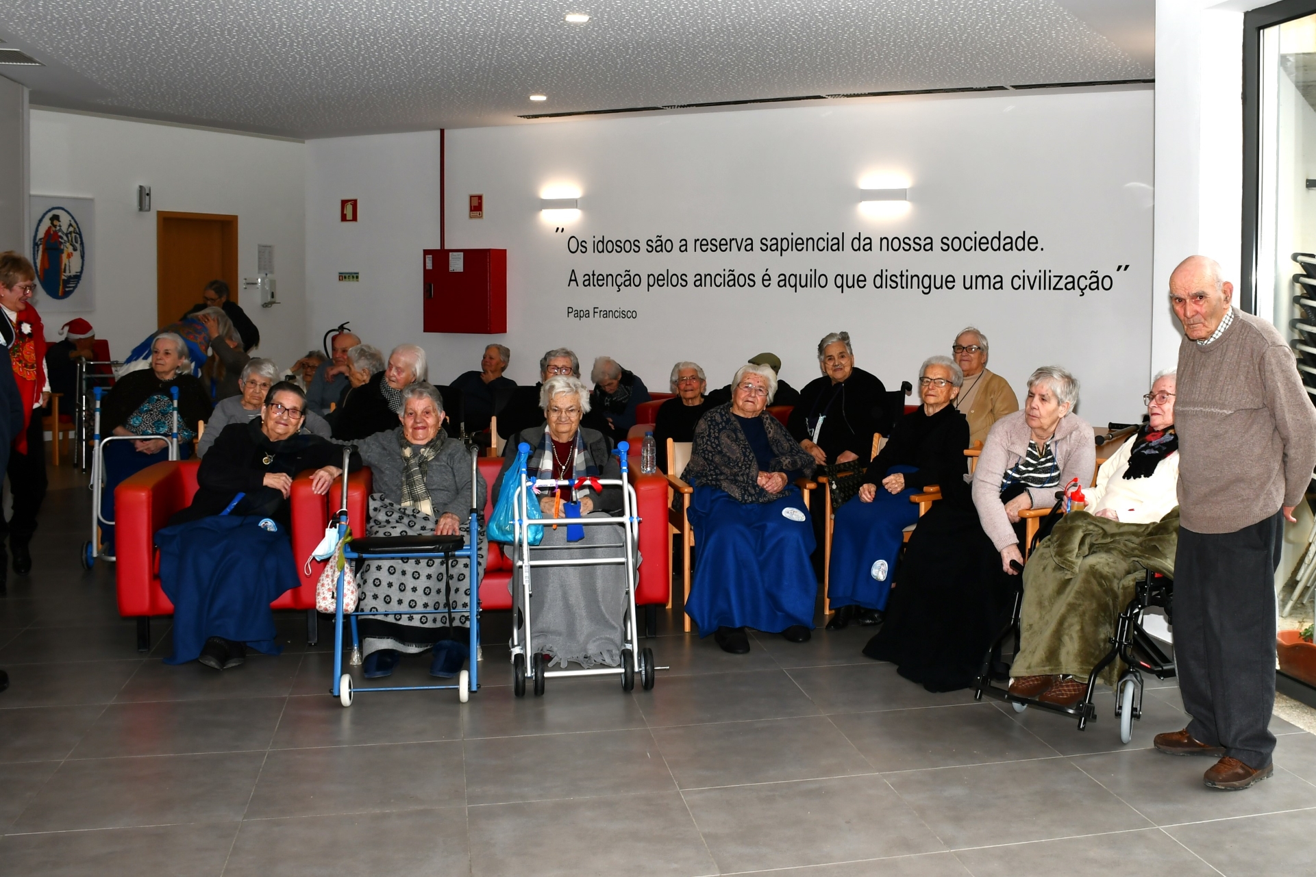 2026-01-09-foto-alunos-cantam-as-janeiras-(143)