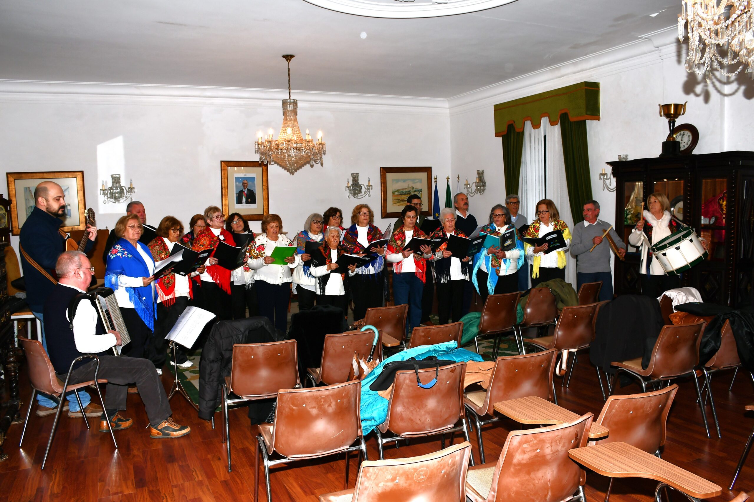 2026-01-09-foto-alunos-cantam-as-janeiras-(150)