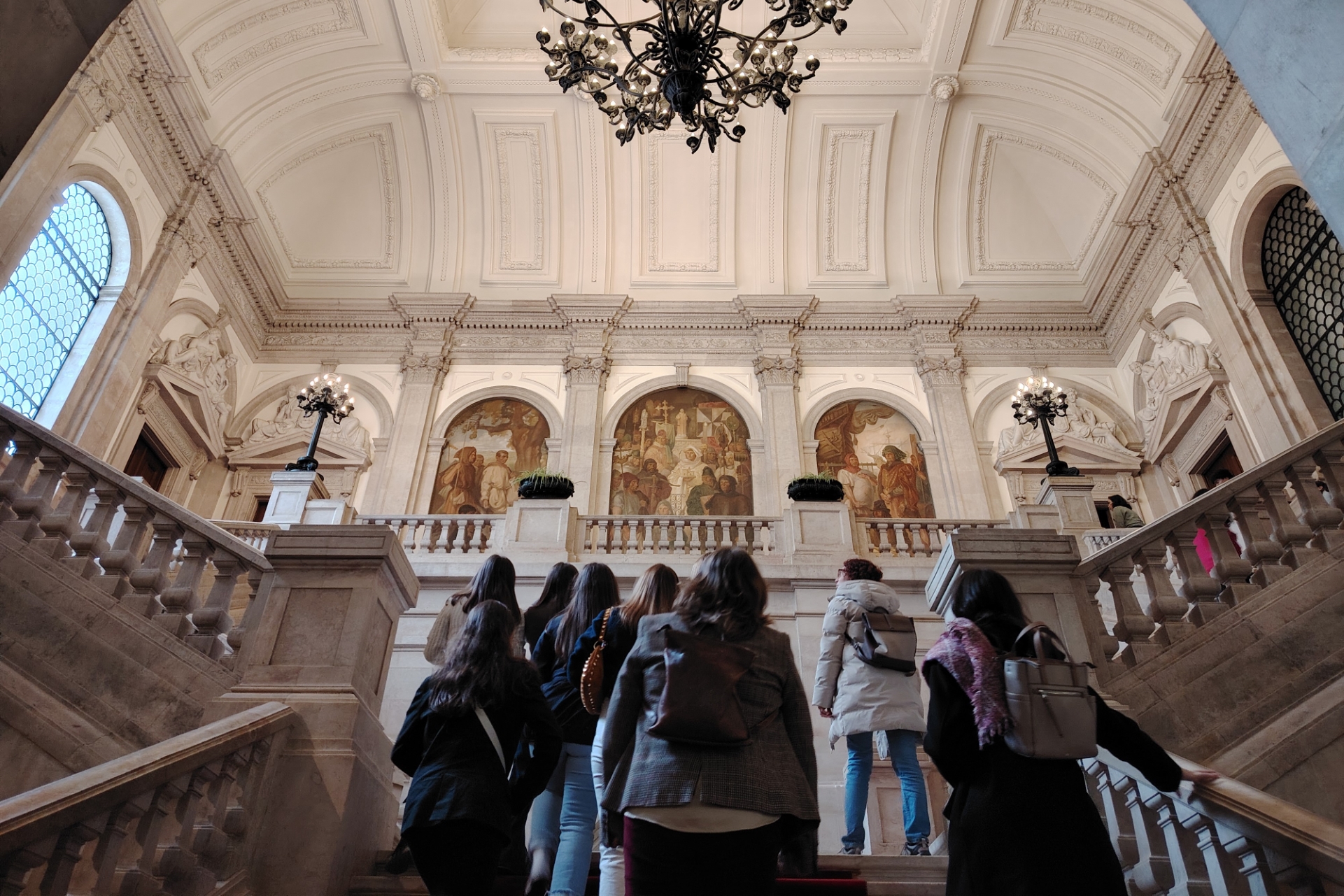 2026-01-14-foto-iupi5g-promove-visita-de-alunos-ao-parlamento-(109)