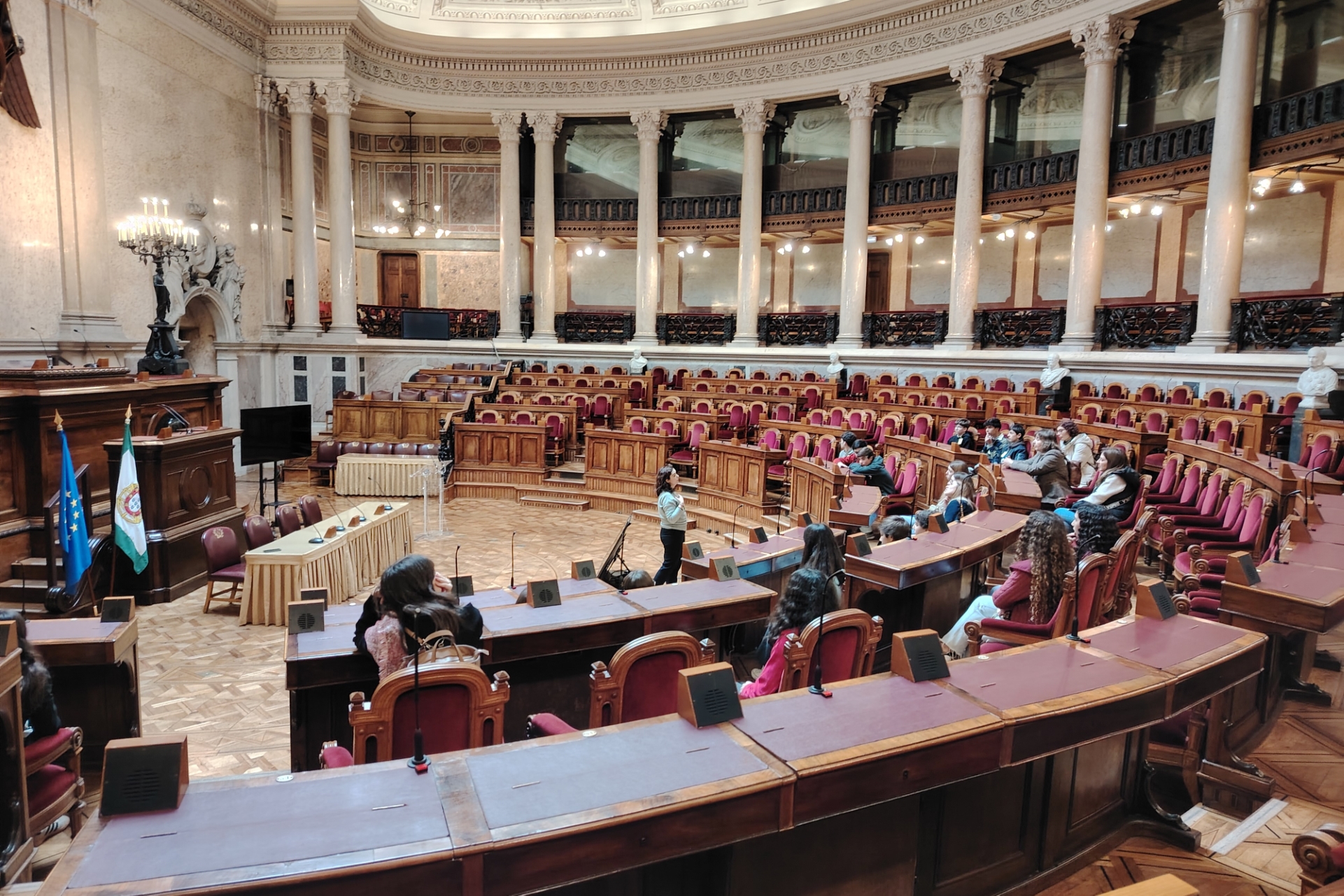 2026-01-14-foto-iupi5g-promove-visita-de-alunos-ao-parlamento-(115)