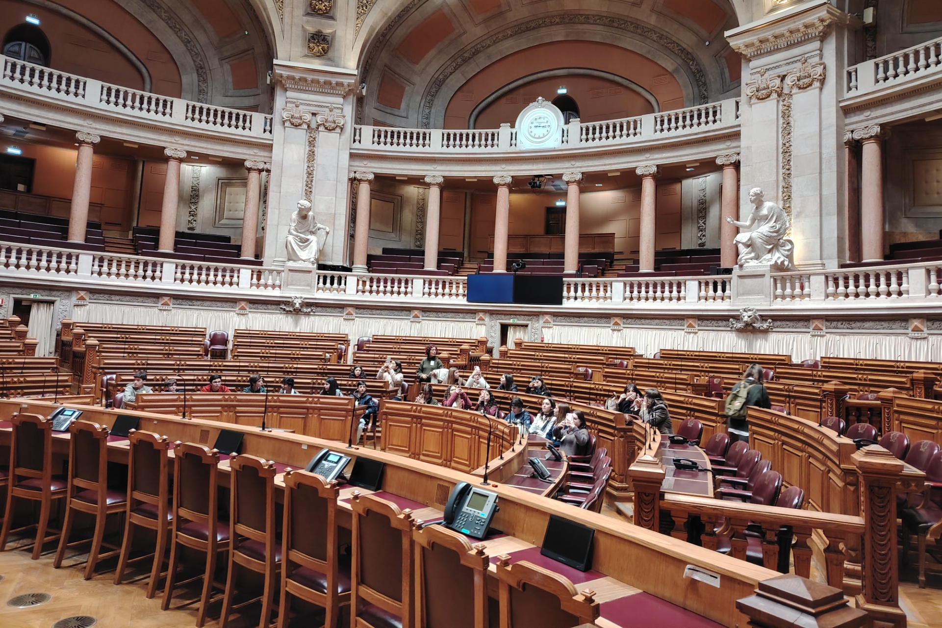 2026-01-14-foto-iupi5g-promove-visita-de-alunos-ao-parlamento-(121)