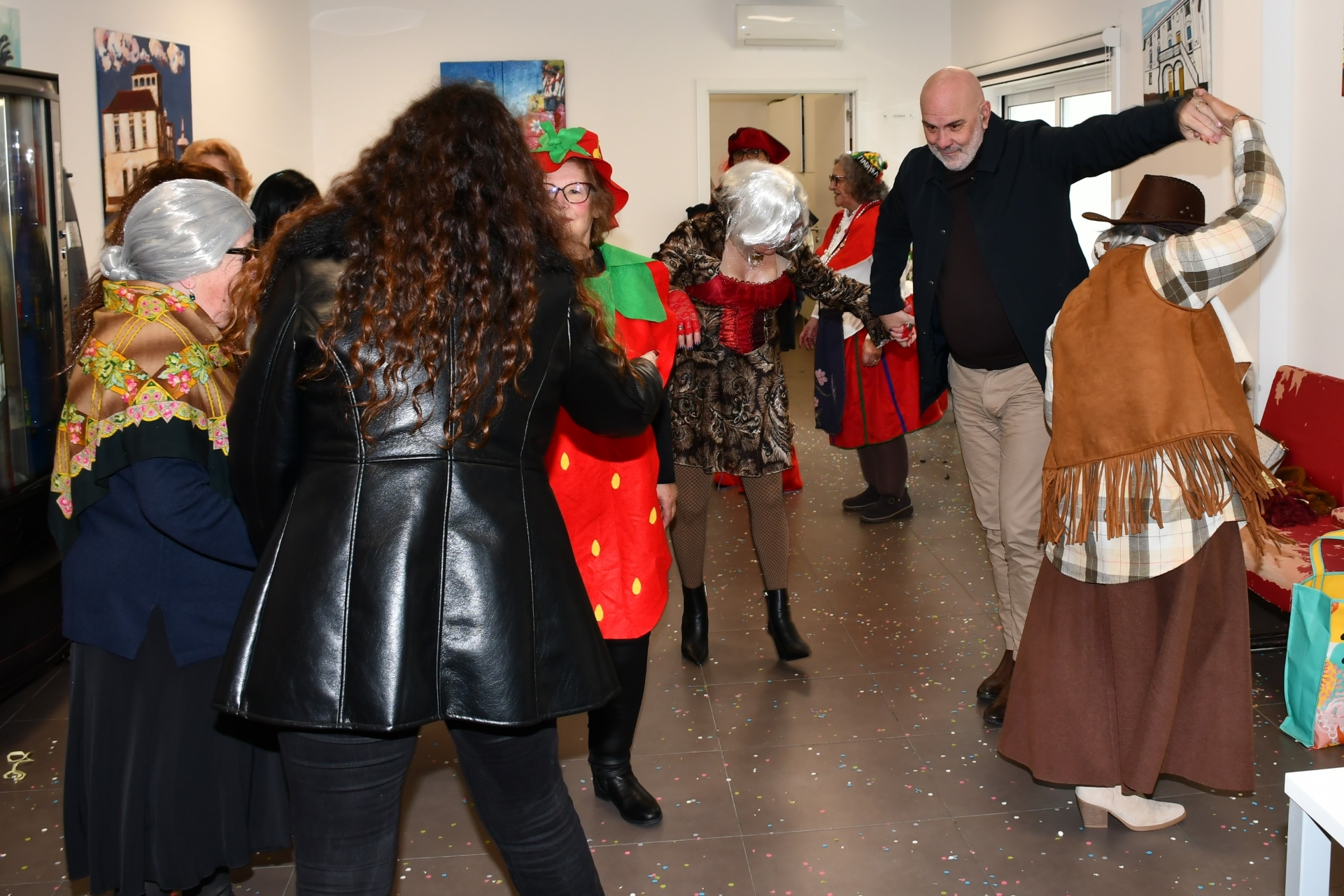 2026-02-18-foto-universidade-senior-festeja-carnaval-(101)