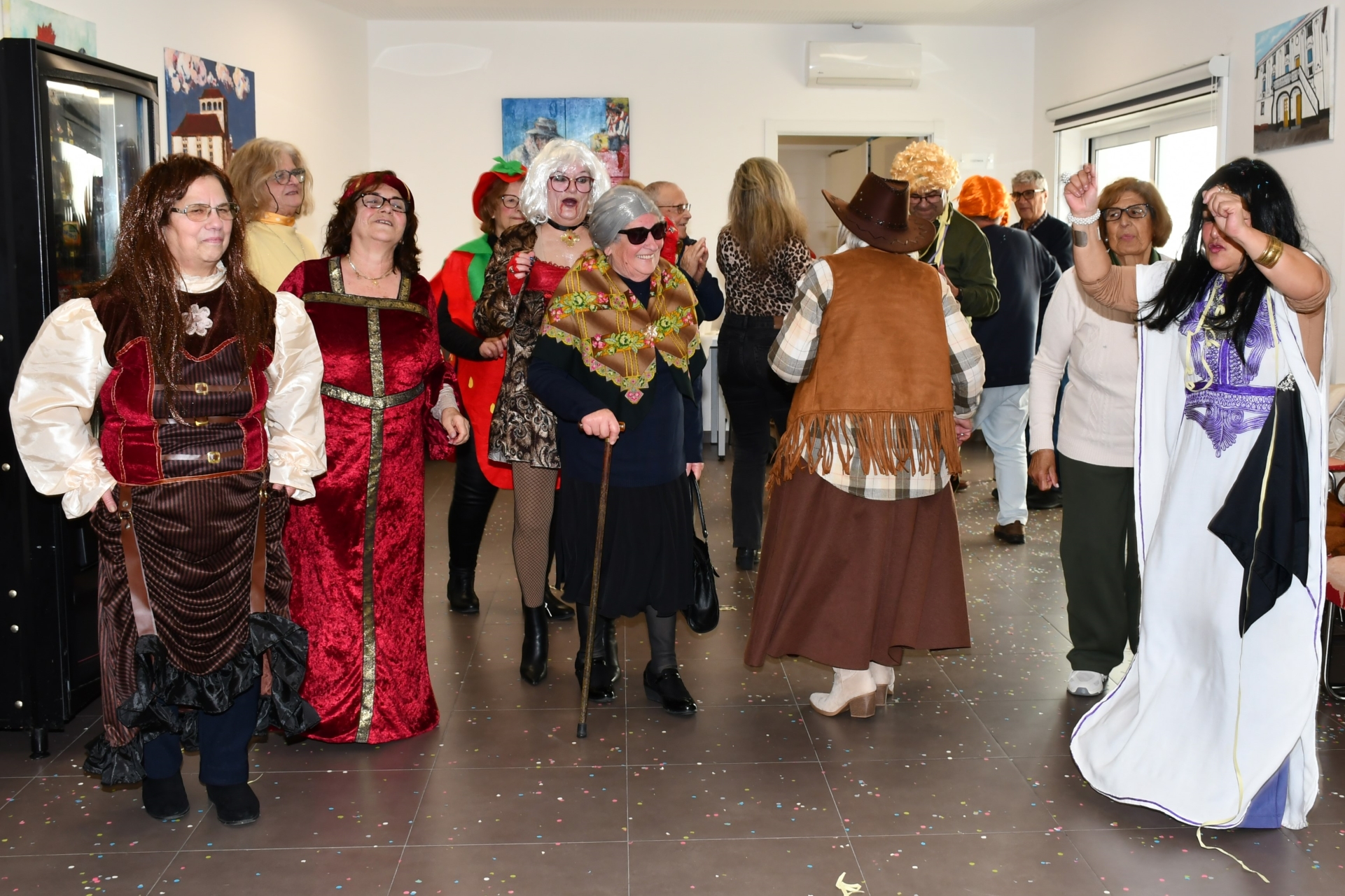 2026-02-18-foto-universidade-senior-festeja-carnaval-(127)