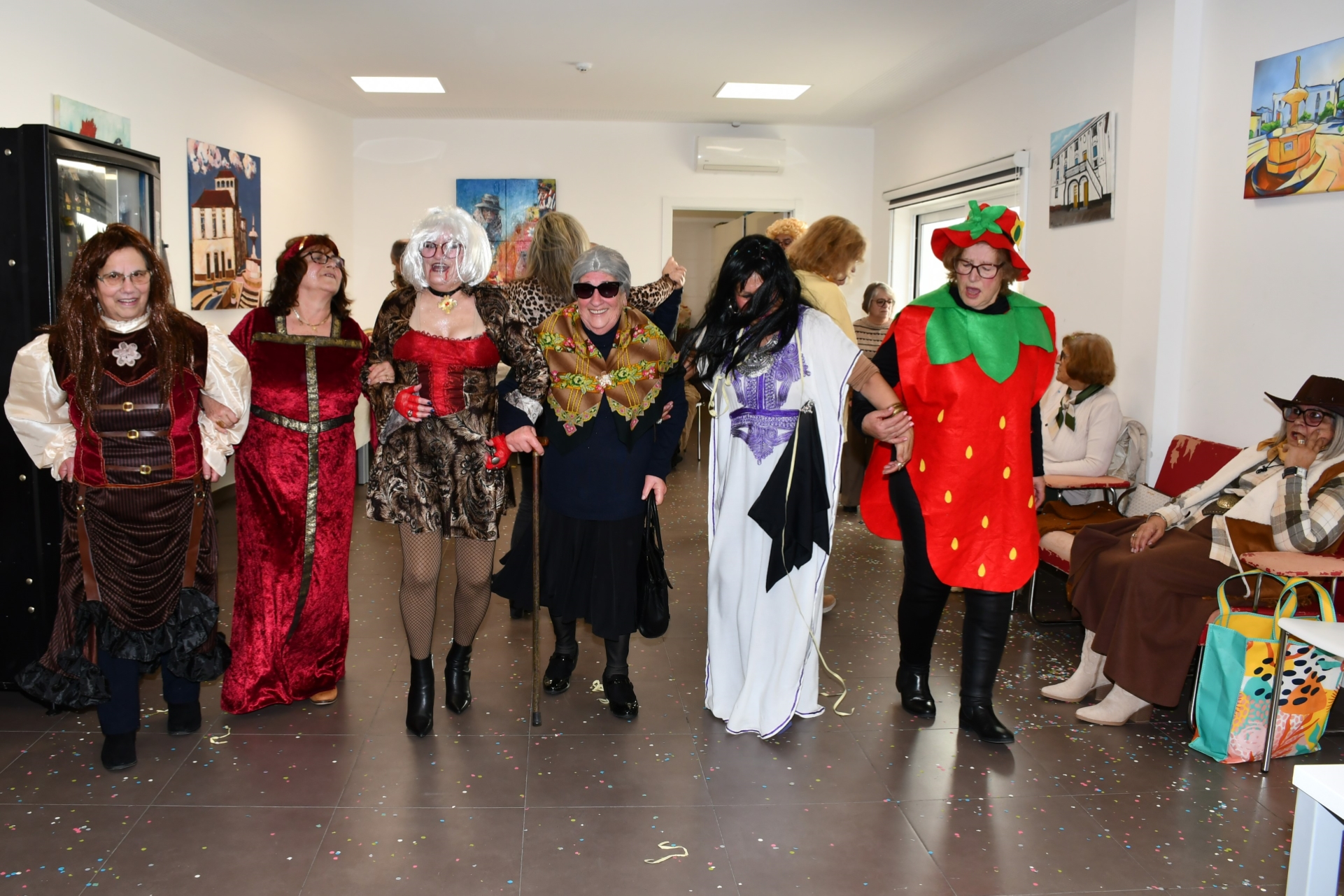 2026-02-18-foto-universidade-senior-festeja-carnaval-(130)