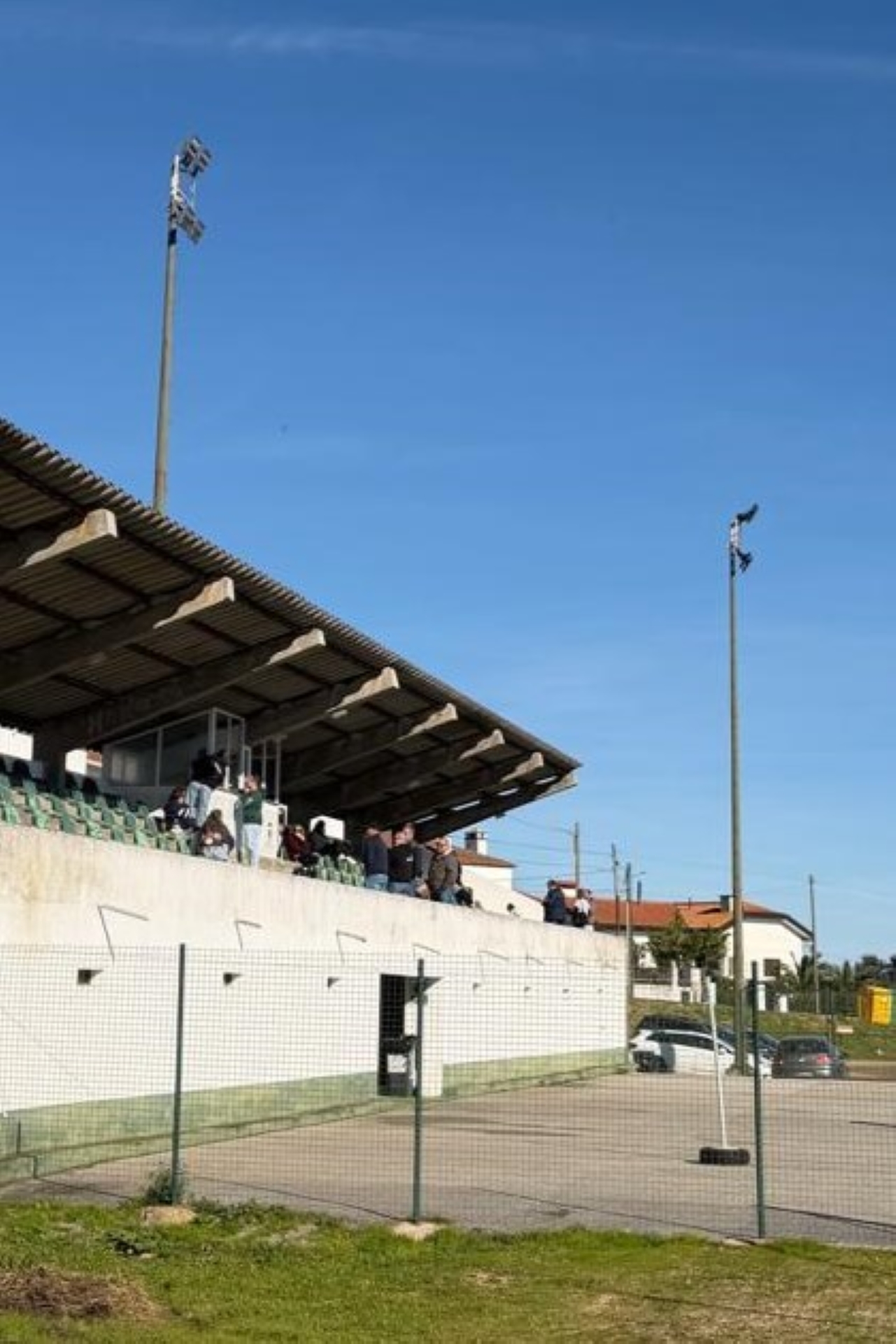 2026-03-02-foto-manutencao-da-iluminacao-do-estadio-municipal-(4)