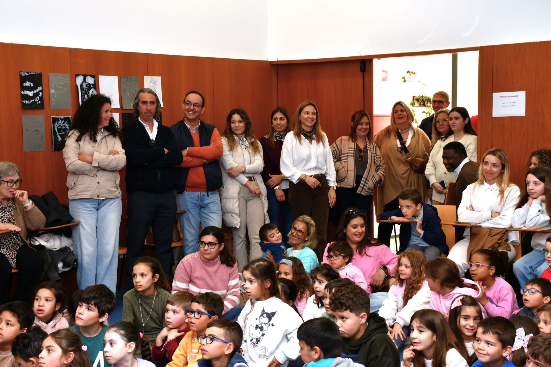 2026-04-16-foto-lancamento-do-livro-como-o-vento-(112)