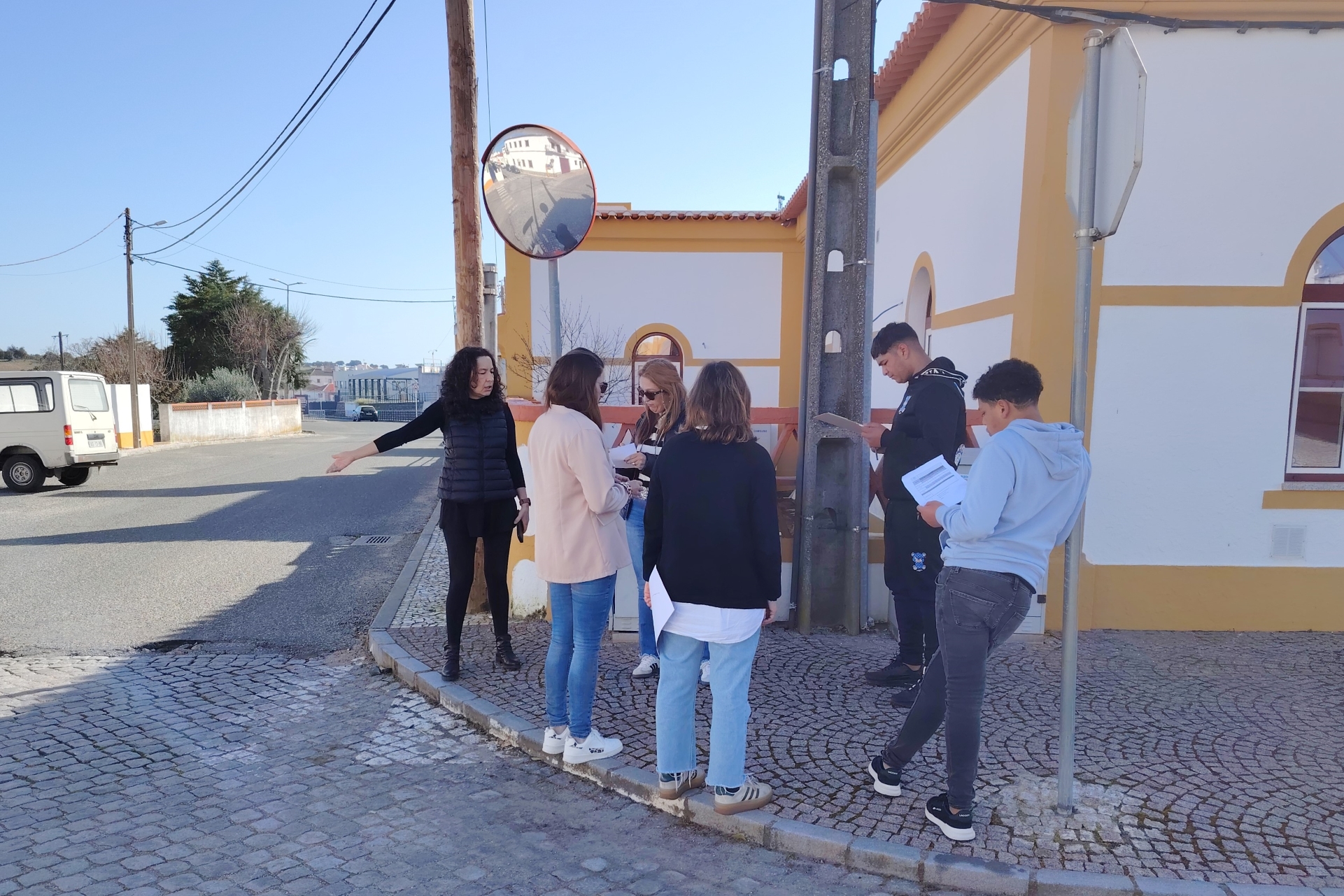 2026-04-22-foto-jovens-refletem-sobre-seguranca-rodoviaria-(103)