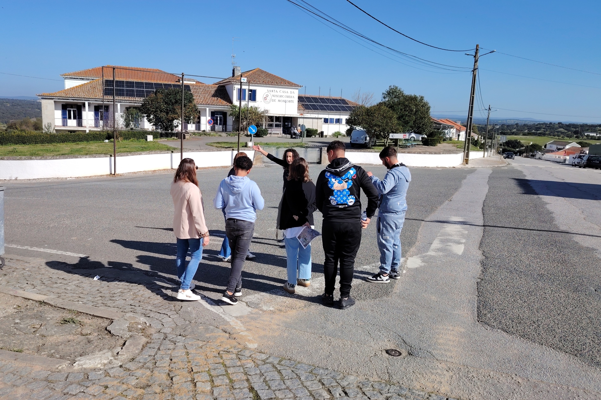 2026-04-22-foto-jovens-refletem-sobre-seguranca-rodoviaria-(105)
