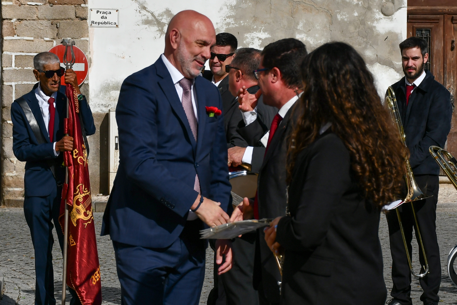 2026-04-28-foto-municipio-comemora-25-de-abril-homenageando-ex-presidentes-(104)