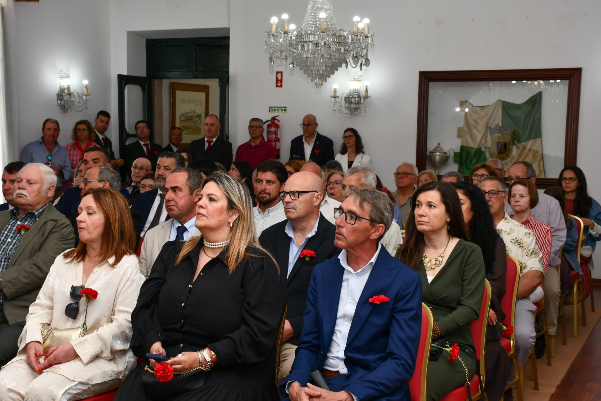 2026-04-28-foto-municipio-comemora-25-de-abril-homenageando-ex-presidentes-(107)