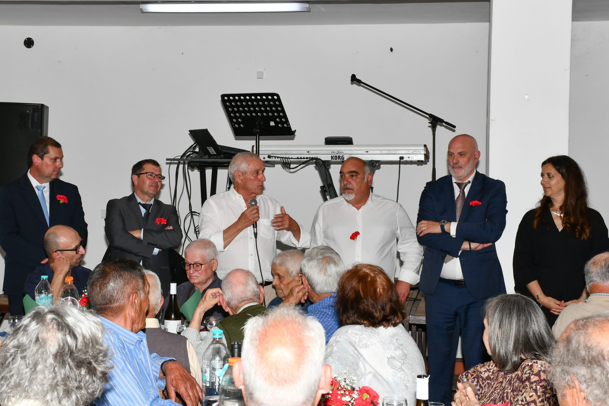 2026-04-28-foto-municipio-comemora-25-de-abril-homenageando-ex-presidentes-(109)